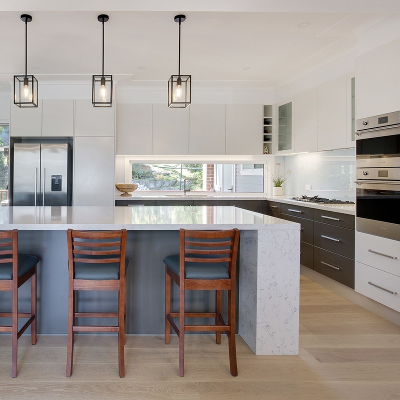 Puerta modular de madera RTA del armario de cocina de la melamina gris oscuro y blanca antidumping