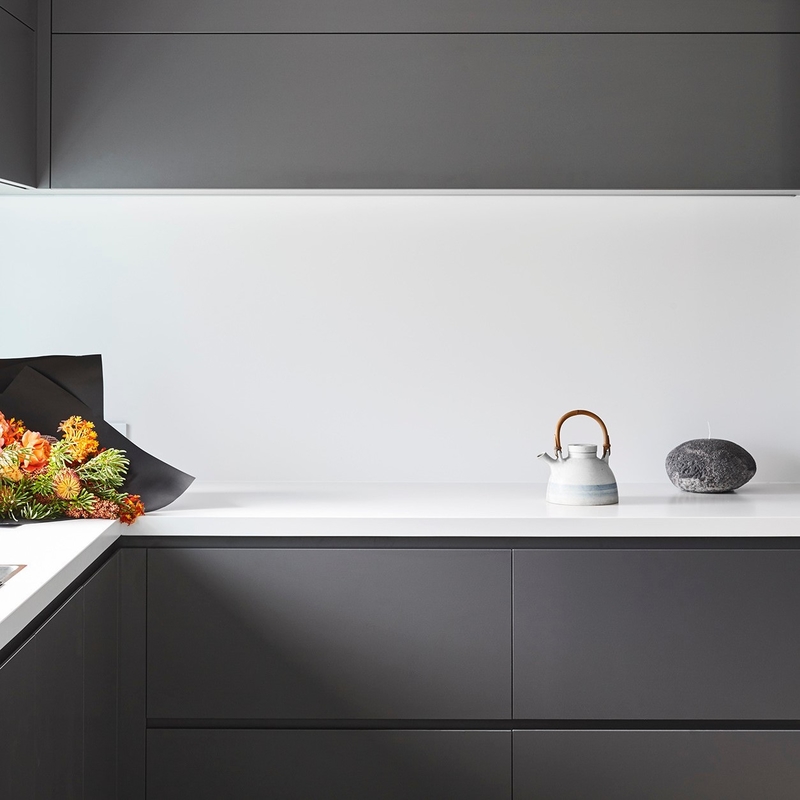 El armario de cocina de lujo de encargo de la melamina fijó al armario de cocina moderno del negro de la base de HMR