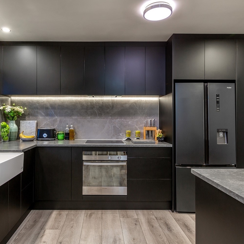 Sistema de madera sólido negro oscuro modular de lujo del armario de la cocina de las unidades en forma de L simples de la cocina