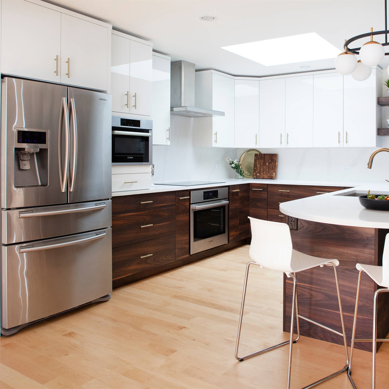 Pantalla plana blanca Matte Brown Timber Veneer del alto lustre de los gabinetes de Shaker Style Particle Board Kitchen