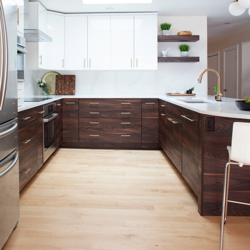 Pantalla plana blanca Matte Brown Timber Veneer del alto lustre de los gabinetes de Shaker Style Particle Board Kitchen