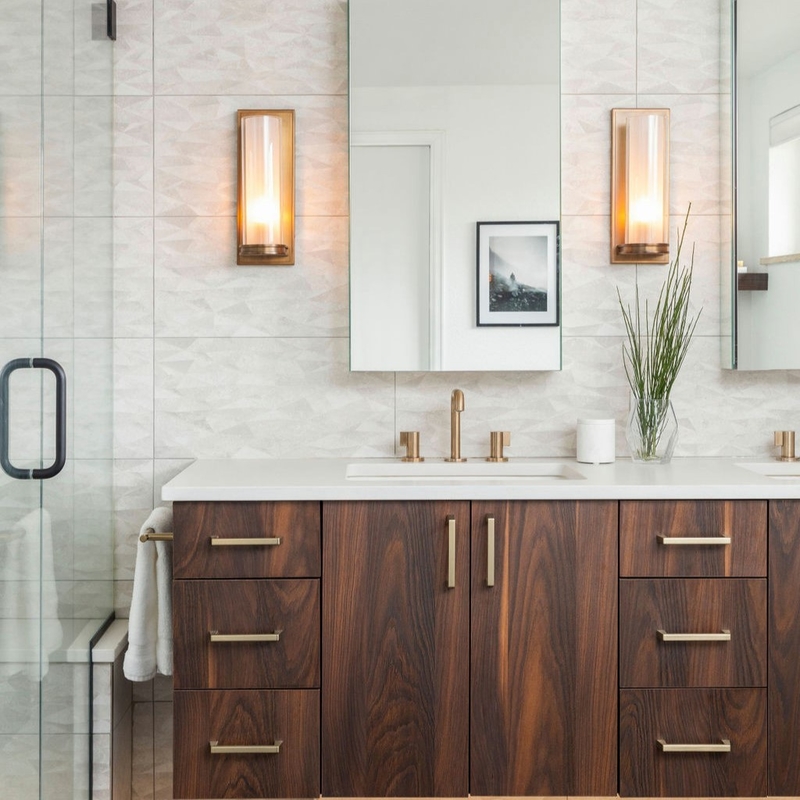 El cuarto de baño del espejo del rectángulo fija vanidad de lujo moderna del cuarto de baño del grano de la chapa de madera de la madera con el fregadero