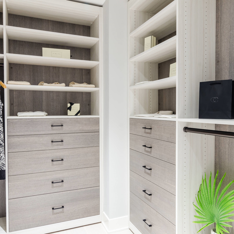 U forma el paseo de madera de Matte Grey Melamine Walk Through Wardrobe en almacenamiento del traje