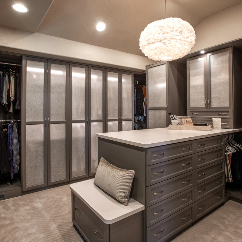 Grey Black Solid Wood Walk clásico montado en el organizador Wardrobe Box Shelf del armario