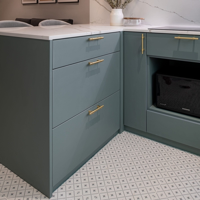 Sistema de la manija del metal del armario de Gray And Blue Lacquer Storage pequeño con los armarios de cocina del fregadero