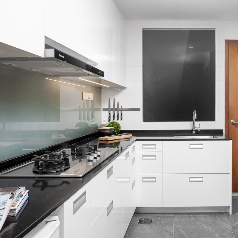 Armario de cocina blanco modificado para requisitos particulares del PVC del alto lustre hecho del panel impermeable de la puerta del MDF