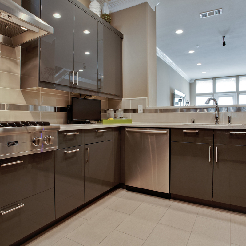 U forma a los armarios de cocina oscuros de Grey Lacquer Electric Touch Open del alto lustre para el chalet