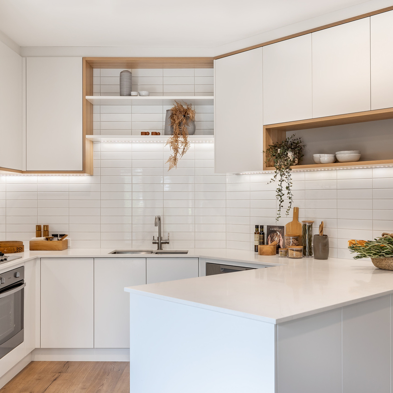 U forma a los armarios de cocina de Matte White Melamine Small Modular con el diseño Handless para el apartamento