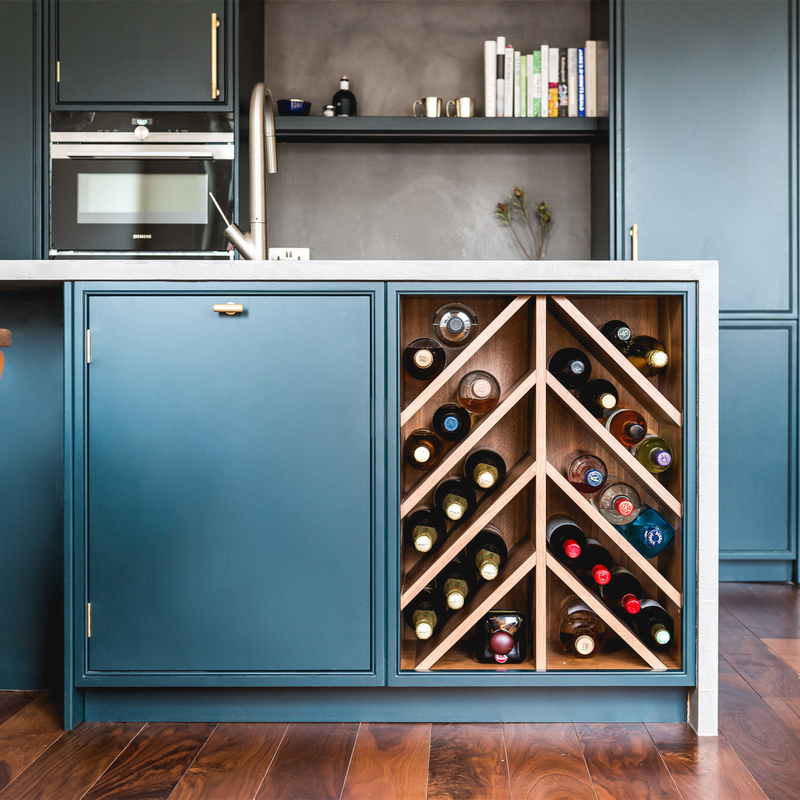 Los armarios aumentados azules modificados para requisitos particulares de la cocina de la puerta del diseño arrinconan los gabinetes de pared con la isla